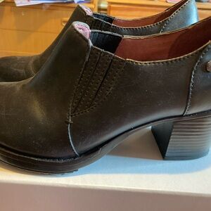 Dansko size 39 (European sizing)